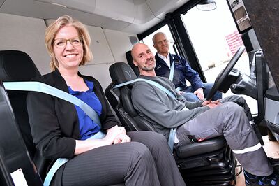 Klimaministerin Leonore Gewessler: Probesitzen im neuen E-Truck von Volta