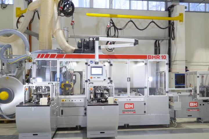 Eine BMR 10 "Enveloping & Stacking Maschine" vom Anlagenbauer Rosendahl Nextrom.