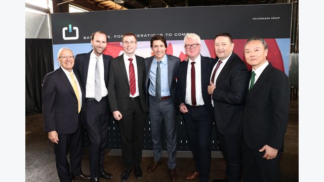 (from left) Vic Fedeli, Ontario?s Minister of Economic Development, Job Creation and Trade, Kai-Alexander M?ller, CFO PowerCo SE, Sebastian Wolf, COO PowerCo SE, Justin Trudeau, Prime Minister of Canada, Frank Blome, CEO PowerCo SE, J?rg Teichmann, CPO PowerCo SE, Soonho Ahn, CTO PowerCo SE