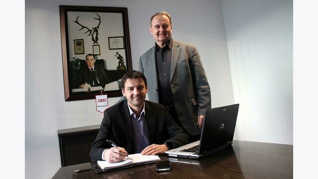 Joe Emil im Vordergrund