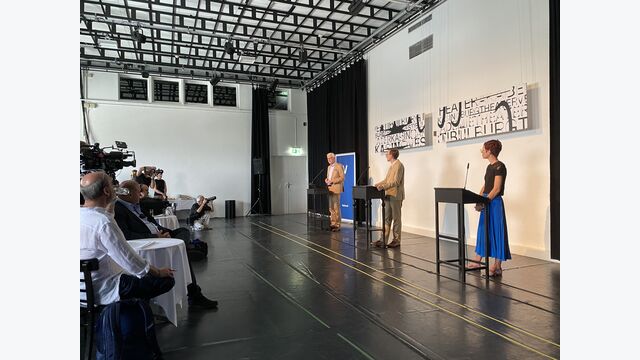 Pressekonferenz im Burgtheater: Michael Strugl, Verbund, ﻿Robert Beutler, Kaufmännischer Direktor des Burgtheaters, ﻿Wiebke Leithner, Stellvertretende Direktorin.