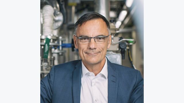 Sielaff Lenzing CEO Lächelt in die Kamera