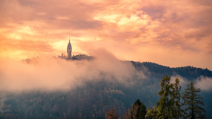© Patrick Neves - stock.adobe.com kärnten, wörthersee, see, wasser, berge, pyramidenkogel, natur, landschaft, stadt, menschen, velden, österreich, europa, bäume, wald, wandern, spazieren, urlaub, reisen, glück, freude, schön, wunderbar, idyllisch