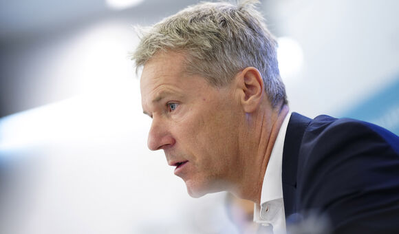 ABD0019_20230907 - WIEN - ÖSTERREICH: Obmann Christian Knill anl. des Pressegesprächs der WKÖ - Fachverband Metalltechnische Industrie (FMTI) "Metalltechnische Industrie ? Branchenausblick zum Start der KV-Runde, aufgenommen am Donnerstag, 07. September 2023, in Wien. - FOTO: APA/EVA MANHART