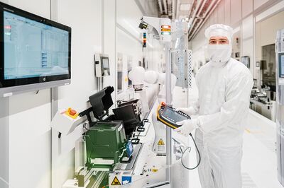 © Infineon Infineon Reinraum300