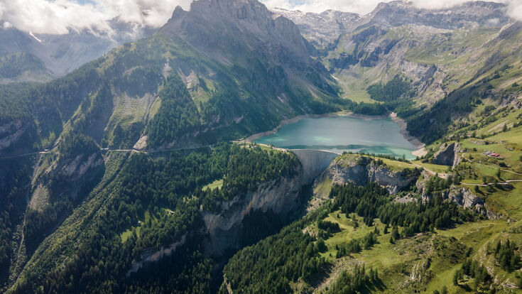 © Getty Images/iStockphoto water dam power plant, green renewable energy, Alps