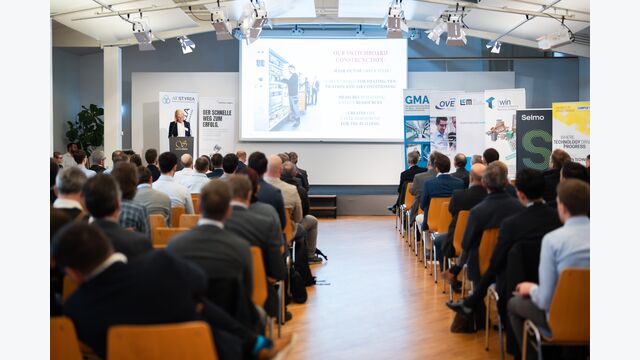 Am 13. November war Schloss Seggau erneut Schauplatz der ERAT, wo führende Experten Robotik und Automatisierung für eine nachhaltige Zukunft diskutierten. Siemens-CEO Patricia Neumann und andere Branchenführer beleuchteten die Rolle der Technologie in der Industrie.