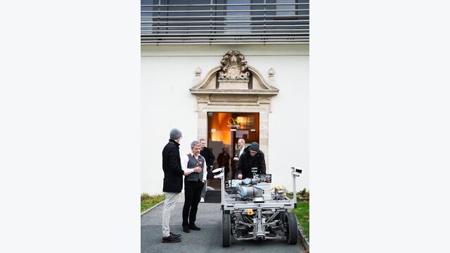 Am 13. November war Schloss Seggau erneut Schauplatz der ERAT, wo führende Experten Robotik und Automatisierung für eine nachhaltige Zukunft diskutierten. Siemens-CEO Patricia Neumann und andere Branchenführer beleuchteten die Rolle der Technologie in der Industrie.