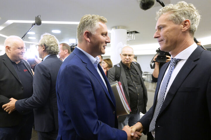 Chefverhandler Reinhold Binder (PRO-GE) und der Obmann der Metalltechnischen Industrie in der Wirtschaftskammer, Christian Knill (R.)  Metaller-KV-Verhandlungen a