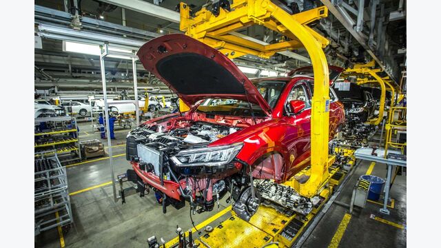 Produktionslinie bei BYD – trotz laufender Bänder sinkt die Auslastung in Chinas größtem E-Auto-Werk.