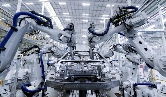 Fertigung von Elektroautos bei BYD in China – stark gefördert durch staatliche Subventionen und Industriepolitik.