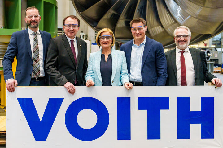 v.l.n.r.: Reinhold Schneider (Managing Director Voith Hydro St. Pölten), Matthias Stadler (Bürgermeister St. Pölten), Johanna Mikl-Leitner (Landeshauptfrau Niederösterreich), Martin Blum (Geschäftsführer Blum), Gerhard Seyrling (CEO Voith Hydro Austria)