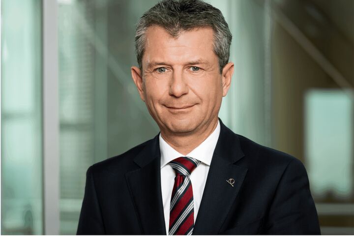 Kurt Svoboda Vorstand-Mitglied bei UNIQA Insurance Group AG: Seit Juli 2011 ist er im Vorstand der UNIQA Group tätig und verantwortet dort die Bereiche Finanz- und Risikomanagement. Seit 2016 hat er zusätzlich die gruppenübergreifende Verantwortung für UNIQA Österreich und UNIQA International übernommen.
