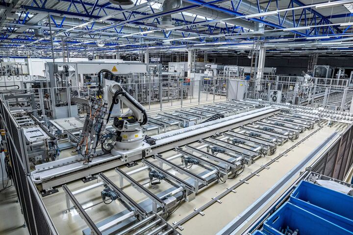 Meyer Burger-Produktion im sächsischen Freiberg  Solarindustrie Solar PV