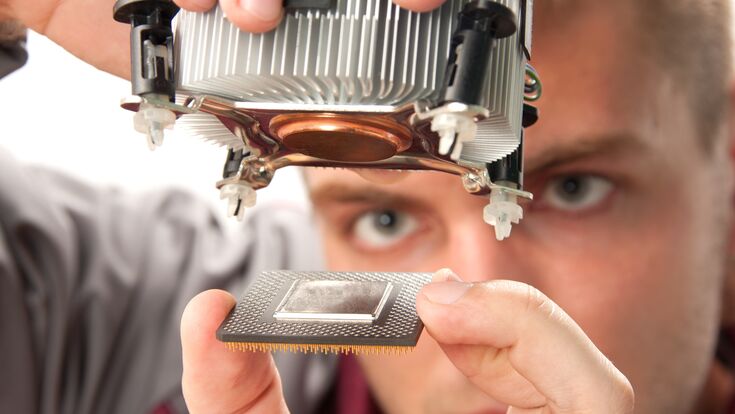 © Fotolia Elektronik Bauteile Fertigung Industrie IKT