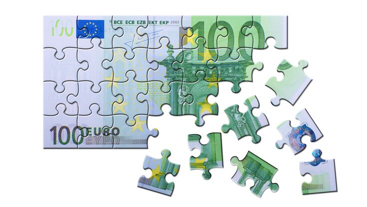 © Fotolia 100-Euro-Schein in Puzzlesteinen
