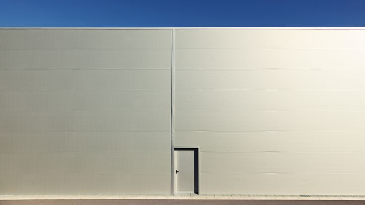© Fotolia Industriegebäude Halle Lager
