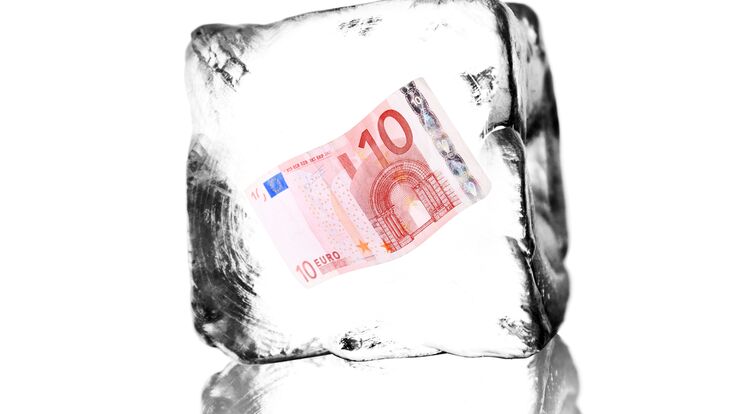 © Fotolia Geld Euro Geldschein Eis Eiswürfel