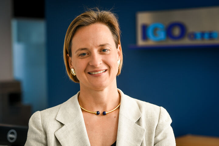 Rolle von Iris Ortner bei IGO Industries und ihre wegweisenden Initiativen für nachhaltige Bauprojekte und die Förderung von Frauen in Führungspositionen. Wie sie die österreichische Wirtschaft beeinflusst und als Vorbild für zukünftige Generationen von Führungskräften dient.