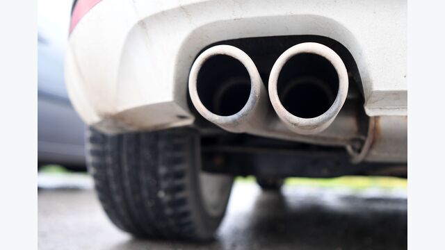 Auto Abgas Abgase Auspuff Emission Emissionen pkw klimawandel diesel benzin sprit Co2 kohlendioxid