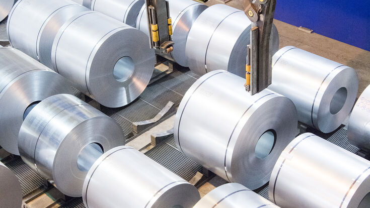 © Jeff Mangione / KURIER / picturedesk.com voestalpine AG Voest Stahlkonzern Technologie- und Industrieg?terkonzern Steel Division Stahlwerk Werk Werkhalle Stahl Stahlband Verzinkung
