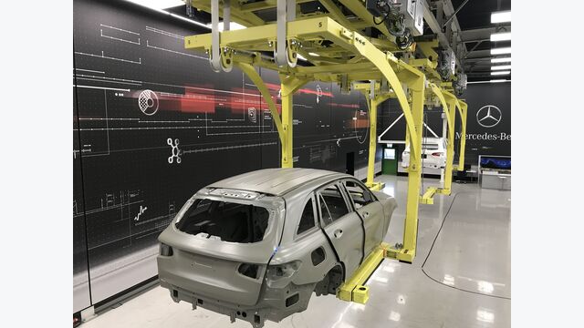 Fahrzeugmontage bei Daimler