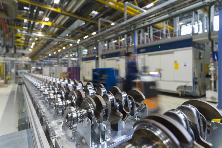 Kurbelwellenfertigung bei BMW Steyr: 6000 Tonnen Aluminium-Späne fallen im BMW-Werk Steyr jährlich an – sie werden gesammelt und rezykliert.