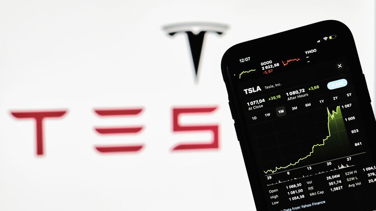 © golibtolibov - stock.adobe.com tesla stock share growth hand hold mobile phone grow graph market logo tesla stock tesla share price rise company business technology digital chart connection finance global internet marketing network shares smartphone communication market trends jump investment increase growing graphic financial manufacture profit market charts elon musk company shares tesla logo tesla company space x electric fall editorial illustrative editorial