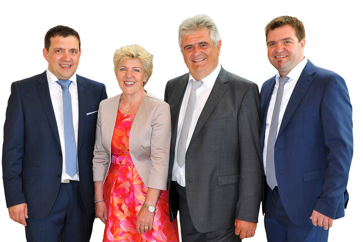 Anton Hargassner jun li Elisabeth Hargassner Anton Hargassner sen Markus Hargassner re