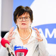 ABD0077_20240103 - WIEN - ?STERREICH: Ams Wien-Gesch?ftsf?hrerin Petra Draxl im Rahmen einer Pressekonferenz des Arbeitsmarktservice (AMS) "K?nstliche Intelligenz im AMS - Der Berufsinfomat", am Mittwoch, 03. J?nner 2023, in Wien. - FOTO: APA/EVA MANHART
