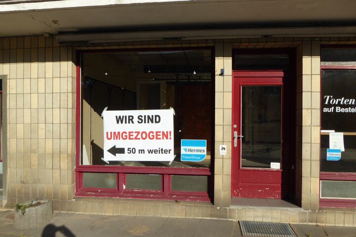 leeres, geschäft, shop, geschlossen, schaufenster, weiss, rot, zeichen, bauwerk, eingang, anreisen, architektur, business, strasse, hospital, fenster, tür, stadt, not, wand, haus, station, eintrittskarten, alt