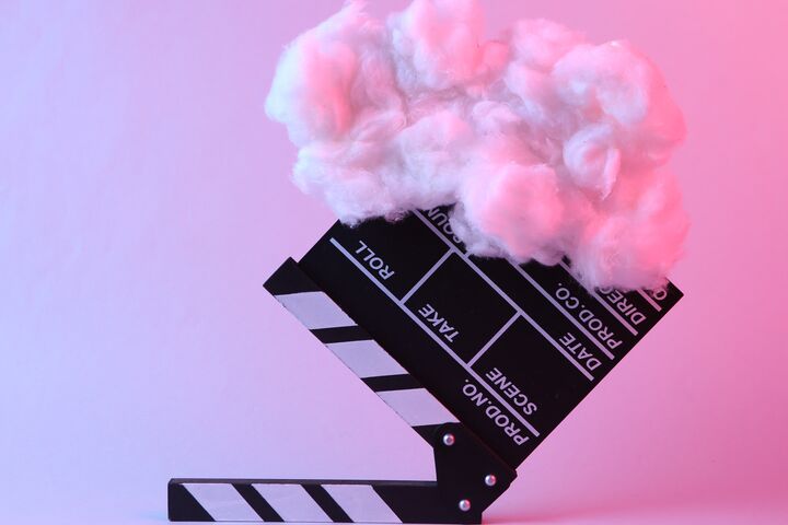 Wolke Cloud mit Regieklappe