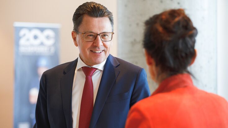 Der Vorstand der Semperit AG Holding, CEO Karl Haider, CFO Helmut Sorger und CIO Gerfried Eder, pr?sentierte am 19. M?rz 2024 die Ergebnisse des Jahres 2023. Dieses Jahr markiert die erfolgreiche Transformation der Gruppe zum industriellen Elastomer-Spezialisten. Semperit feiert 2024 das 200-Jahres-Jubil?um.