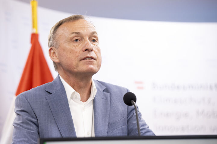 ABD0110_20240709 - WIEN - ?STERREICH: Vorsitzender der Gas-Unabh?ngigkeitskommission Andreas Kletecka am Dienstag, 09. Juli 2024 anl. einer PK zur Pr?sentation der "Gas-Unabh?ngigkeitskommission" in Wien. - FOTO: APA/TOBIAS STEINMAURER