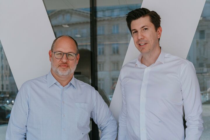 Marco Vitula (rechts) leitet gemeinsam mit Jürgen Bormann das Endkund:innengeschäft des VERBUND.