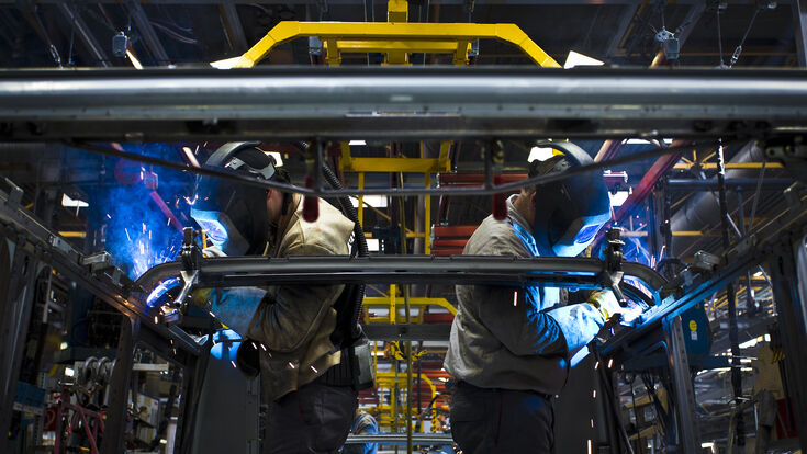 © dieindustrie.at/Mathias Kniepeiss Schweißarbeit in der Automobilindustrie