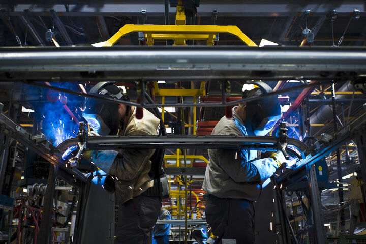 Schweißarbeit in der Automobilindustrie