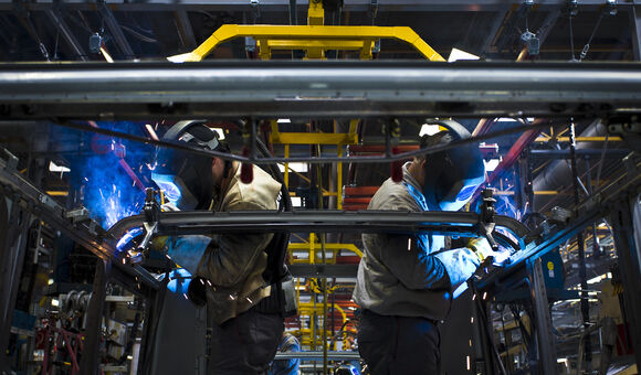 Schweißarbeit in der Automobilindustrie