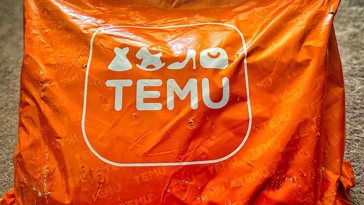 © Mudassar - stock.adobe.com Orange Temu Package close up - Delligsen, Germany, January 15, 2024