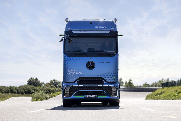 Der batterie-elektrische Mercedes-Benz eActros 600 Fernverkehrs-Lkw ist das IAA Transportation 2024 Highlight von Daimler Truck. The battery-electric Mercedes-Benz eActros 600 long-haul truck is Daimler Truck?s IAA Transportation 2024 highlight.