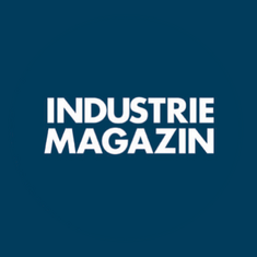 Industriemagazin als Text auf blauen Hintergrund