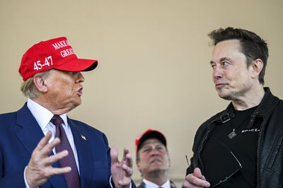 © Brandon Bell / AP / picturedesk.com Donald Trump mit Elon Musk beim Start der Megarakete Starship von SpaceX zu einem Testflug von der Starbase in Boca Chica, Texas am 19. November