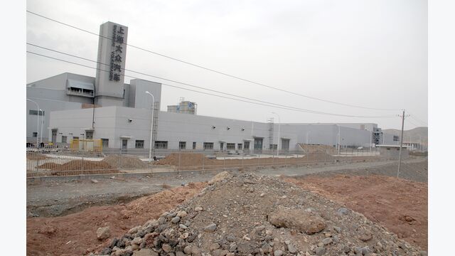 Download von www.picturedesk.com am 27.11.2024 (09:42). Rubble outside of the new Volkswagen factory in Urumqi, China, 07?April 2014. Volkswagen has come up against an ethnic conflicts with the opening of the new factory in China, but the adventure continues because China can't go without VW. Photo: STEPHAN?SCHEUER/dpa - 20140407_PD7504 - Rechteinfo: Rights Managed (RM)
