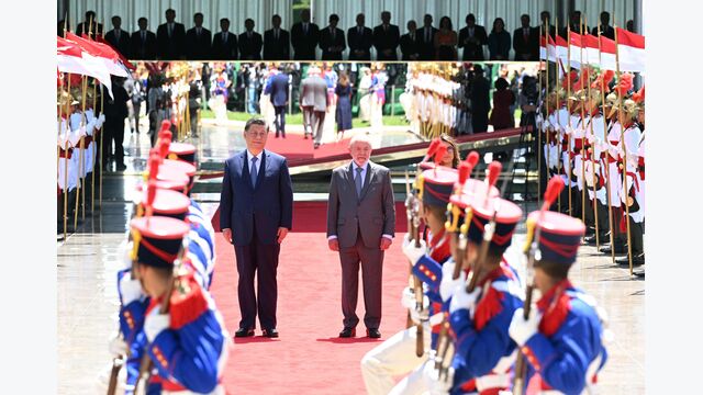 Chinas Präsident Xi Jinping erhält militärische Ehren, als er am 20. November zu einem Treffen mit Brasiliens Präsident Luiz Inacio Lula da Silva im Planalto-Palast in Brasilia eintrifft.