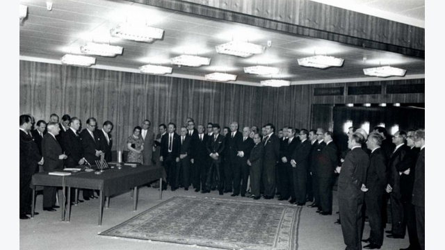 Unterzeichnung des ersten Erdgas-Importvertrags der ÖMV mit der UdSSR am 1.6.1968 am Otto Wagner Platz