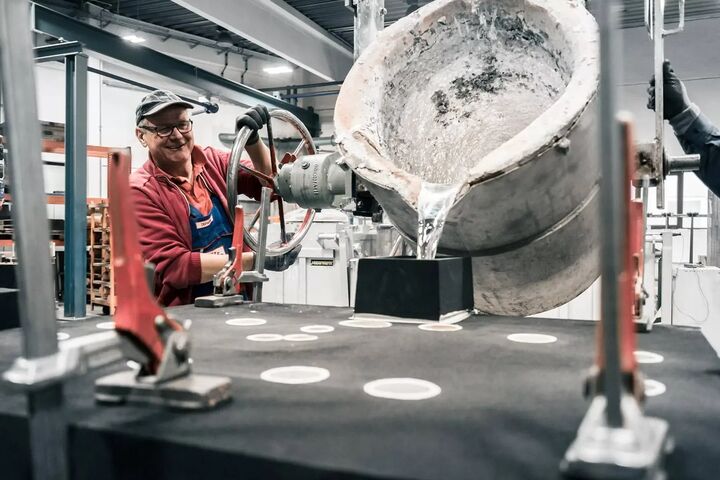 Die infolge der KTM-Insolvenz in Konkurs gegangene Vöcklabrucker Metallgießerei (VMG) wird weitergeführt. Das Welser Familienunternehmen Mettec Guss übernimmt die Firma