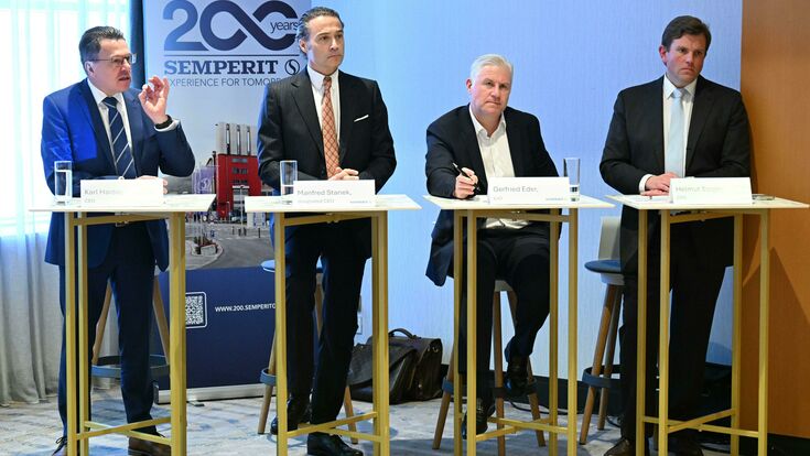 © APA/HELMUT FOHRINGER ABD0095_20250320 - WIEN - ?STERREICH: Vorstandsvorsitzender Karl Haider, der zuk?nftige Semperit-CEO Manfred Stanek, Gerfried Eder (CIO) und Helmut Sorger (CFO) am Donnerstag, 20. M?rz 2025, anl. der Bilanz-PK Semperit AG Holding "Jahresergebnis 2024 - Vorstellung des zuk?nftigen CEO Manfred Stanek - Ausblick" in Wien. - FOTO: APA/HELMUT FOHRINGER
