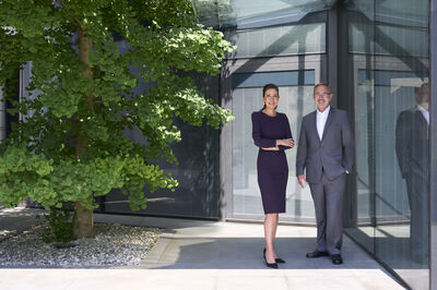 © Greiner AG // Andreas Pohlmann Der Vorstand der Greiner AG:
CEO Saori Dubourg (l.) und
CFO Hannes Moser (r.)
