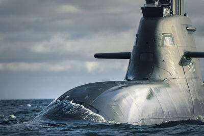 Leadership, fregatte, frigate, navy, Submarine, uboot, Aircraft, Airplane, submarine, Transportation, Vehicle, Product media, Person, Submarine, Transportation, Vehicle