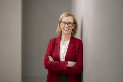 Ilse Henne, Management, thyssenkrupp AG, Adult, Blazer, Clothing, Face, Female, Happy, Head, Person, Smile, Woman